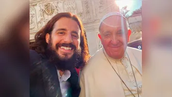 O ator que interpreta Jesus, Jonathan Roumie, prestou homenagem a Francisco em suas redes sociais