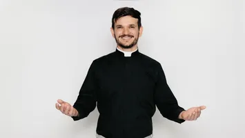 O sacerdote é natural do município de Colatina (ES), no entanto, mudou-se para o Pará quando ainda era uma criança passou a viver em Parauapebas, onde reside desde 2013.
