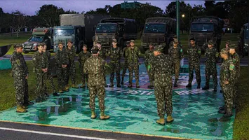 Ao Exército, cabe a tarefa de prestar apoio logístico e de comando e controle.