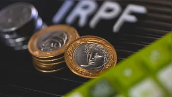 Quem não entregou a documentação está sujeito ao pagamento de multa mínima de R$ 165,74, podendo chegar a até 20% do imposto devido, além de juros.