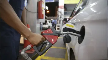 Imagem ilustrativa da notícia Posto oferta gasolina a R$ 2,99 e botijão de gás por R$ 69 neste sábado