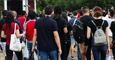 Para o resto do país, a prova continua a ser realizada nos dias 9 e 16 de novembro