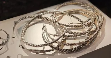 Escavações em Täby revelam artefatos da Era Viking.