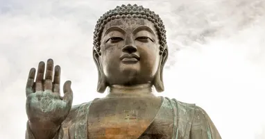 O líder espiritual criou o Budismo, uma religião com pelo menos 500 milhões de adeptos em todo o mundo.