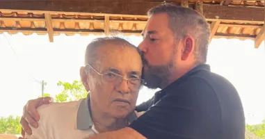 O empresário Josiel Martins ao lado do filho Eslon, ex-prefeito de Capanema.
