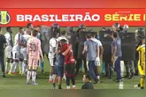 No jogo contra o Atlético-GO, o Remo reclamou bastante da arbitragem