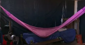 A família do bebê vive em situação de vulnerabilidade, em uma barraco improvisado