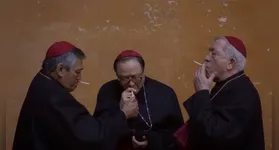O Catecismo permite fumar com moderação, mas o Papa Francisco proibiu a venda no Vaticano.