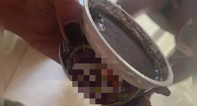 Mulher recebeu açaí de entregador; alimento foi enviado por pessoa anônima