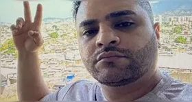 O traficante Phillip Gregório da Silva, o Professor, no Complexo do Alemão