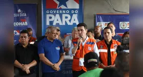 O Ministro das Cidades, Jader Filho, e o vice-prefeito de Belém, Cássio Andrade, estiveram com as famílias que tiveram casas afetadas por vendaval em Mosqueiro.