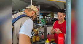Prefeitura de Belém lança projeto de saúde pública no Ver-o-Peso para prevenir doenças entre feirantes, com foco em esquistossomose e verminoses.