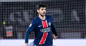 Zagueiro brasileiro só precisa entrar em campo