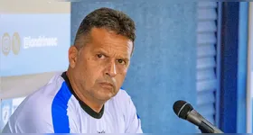 Claudinei Oliveira chega com a missão de salvar o Papão do rebaixamento.