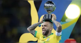 Lateral pode voltar aos campos