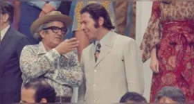 Chacrinha psicografa mensagem sobre Silvio Santos e vida após a morte