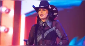 Ana Castela durante show em Itaboraí (RJ), onde mais uma vez restringiu o contato com fãs; celulares foram proibidos no camarim