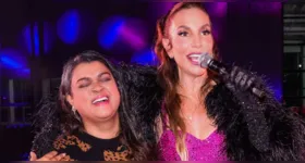 Vídeo repleto de momentos marcantes da cantora foi publicado nas redes sociais; surpresa contou com a voz e o carinho da amiga de longa data