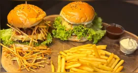Hambúrguer assado na brasa: diferenciais que os estabelecimentos oferecem para ofecer um produto melhor aos clientes.