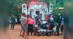 Populares relataram que o autor do disparo teria sido o companheiro da vítima, que fugiu do local antes da chegada da polícia.
