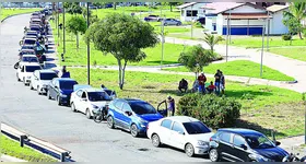 Desde a noite da última sexta-feira (30), uma fila quilométrica de carros se formou até o posto para garantir o desconto.