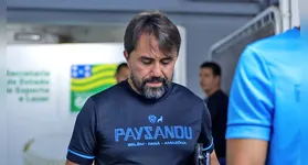 Luizinho Lopes sofre com maratona de jogos e a falta de peças qualificadas