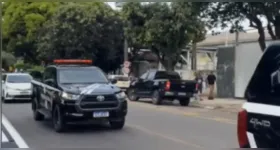 Durante o cortejo, viaturas caracterizadas e descaracterizadas da Polícia Civil acompanharam o trajeto do corpo pelas ruas da capital paraense.