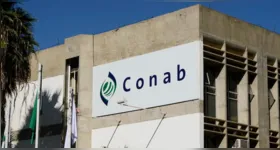 A taxa de inscrição varia entre R$50 e R$80, conforme o cargo pretendido. O prazo final para pagamento é 16 de maio.