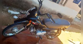 Moto Pop 100 preta foi levada da garagem de residência na noite da quarta (28) em Água Azul do Norte. Família oferta gratificação para ajudar a localizá-la.