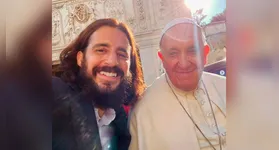 O ator que interpreta Jesus, Jonathan Roumie, prestou homenagem a Francisco em suas redes sociais