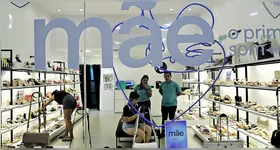Lojas de um shopping já estão prontas para a data.