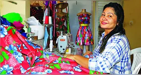 Ana Lobato é dona de um ateliê no bairro do Guamá e também faz roupas juninas.