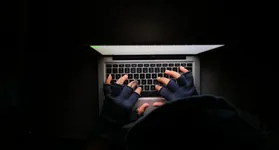 A Febraban orienta que os consumidores fiquem atentos e nunca compartilhem dados pessoais por telefone ou aplicativos, mesmo que a solicitação pareça vir de fontes confiáveis.