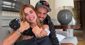 Segundo ela, durante um discurso feito pelo cantor na fazenda, ela fez uma brincadeira dizendo que um marimbondo havia picado sua língua.