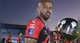 Zagueiro Thiago Heleno multicampeão com o Athletico-PR