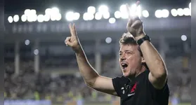 Fernando Diniz conquista a torcida do Vasco após vitória por 3 a 0
