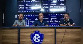 Executivo Marcos Braz ao lado do vice Glauber Gonçalves e do presidente Antônio Carlos Teixeira