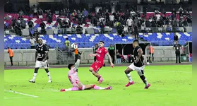 Com apenas um treino, Leão assimila novo esquema e com 7 ausências no time