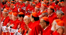 Ao todo, 133 cardeais com direito a voto participam da cerimônia.