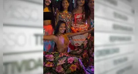 A artista aproveitou para se divertir com os moradores de Alter do Chão e agradeceu o acolhimento.