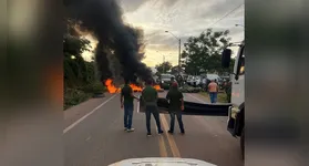 Os taxistas alegam que têm tentado diálogo com o governo estadual e com a agência reguladora há dias, mas sem retorno efetivo.