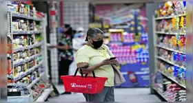 Os supermercados também registraram alta nos preços, embora em um ritmo bem menor, de 1,20%, assim como os sacolões e hortifrutis (1,98%).
