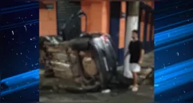 Imagens da reportagem da RBATV mostram que um dos veículos envolvidos na colisão chegou a capotar após a colisão.