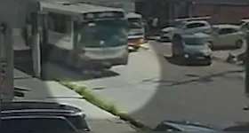 A vítima seria um idoso que teria morrido na hora do acidente.