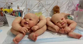 Bonecos que imitam bebês reais viraram febre nas redes sociais
