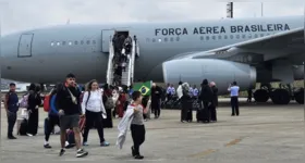 Grupo de brasileiros deportados pelos EUA desembacaram em Fortaleza no último sábado (24).