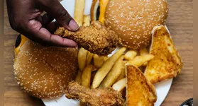 Aprenda a lidar com a compulsão alimentar de forma saudável.
