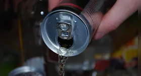 Descubra os riscos à saúde do consumo diário de energéticos e quem deve evitá-los