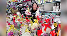 Vendedora Keyth Rayol conta que o estabelecimento está se preparando tanto para o Dia dos Namorados quanto para as festas juninas.