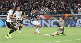 Mais uma vez, o artilheiro Pedro Rocha balançou as redes no Mangueirão e garantiu o empate para o Remo.